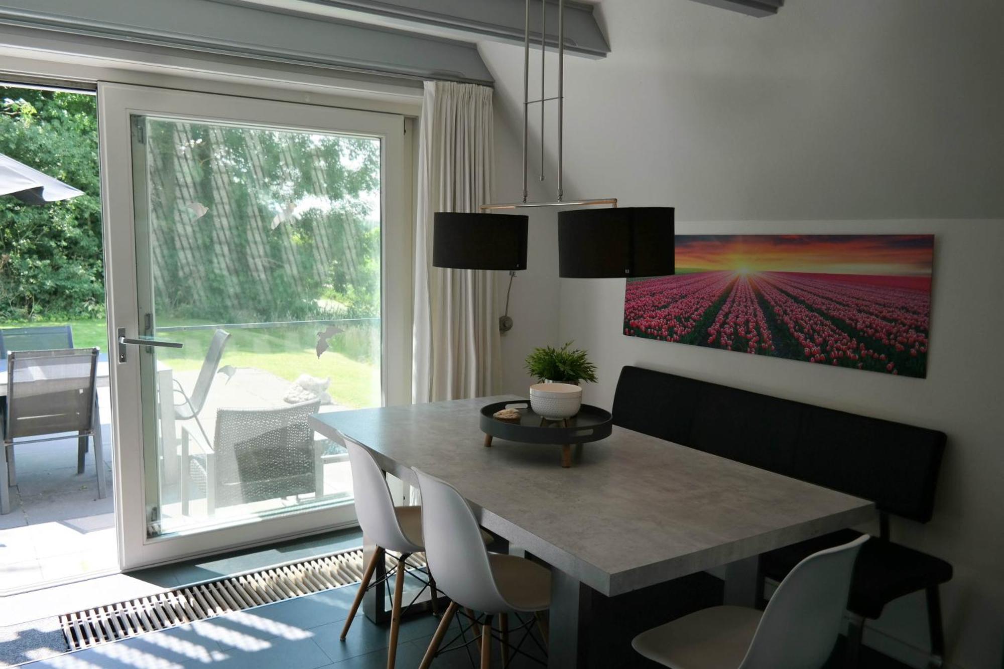 אנג'ום Sonnenhaus 6 Pers House With Sunny Terrace At A Typical Dutch Canal & By Lauwersmeer Lake. מראה חיצוני תמונה